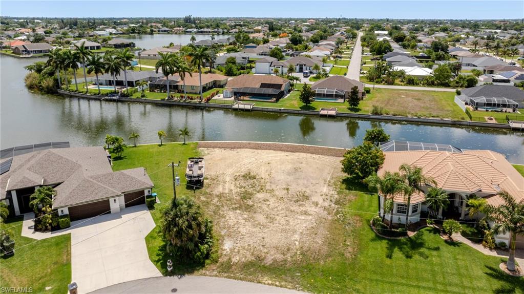 CAPE CORAL - Land