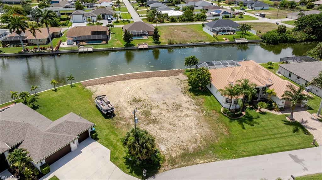 CAPE CORAL - Land