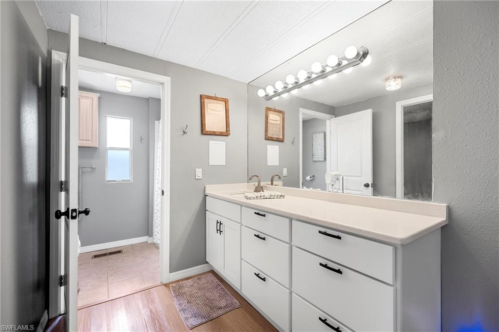 COACHLIGHT MANOR MOBILE HOME - Residential