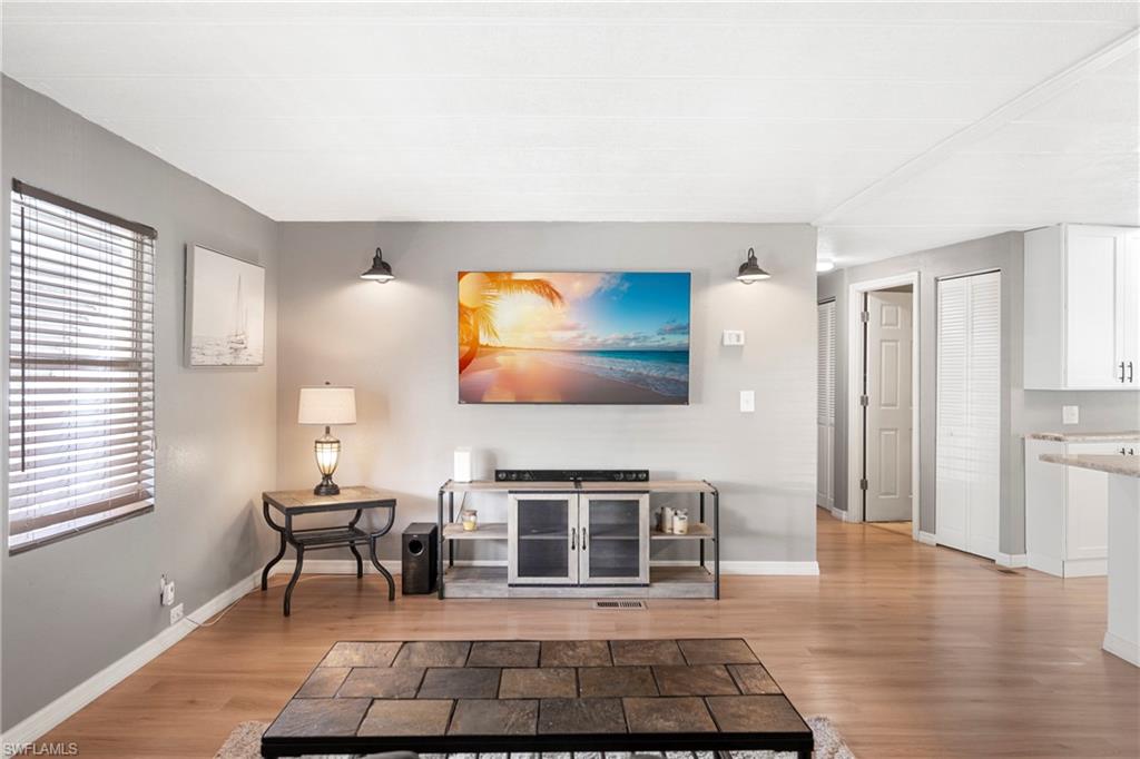 COACHLIGHT MANOR MOBILE HOME - Residential