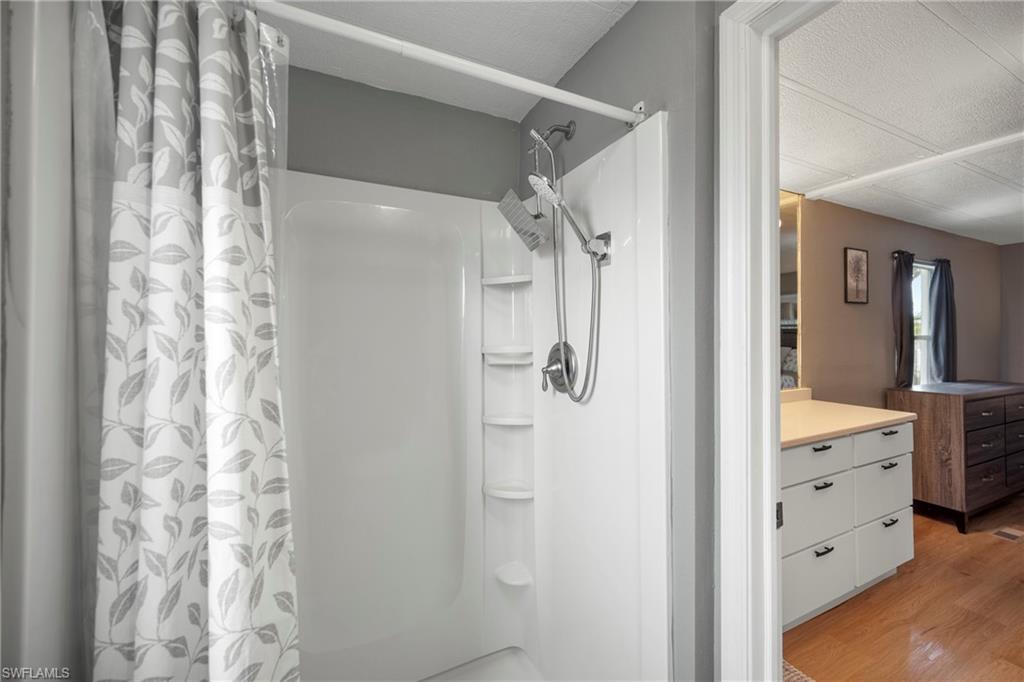 COACHLIGHT MANOR MOBILE HOME - Residential