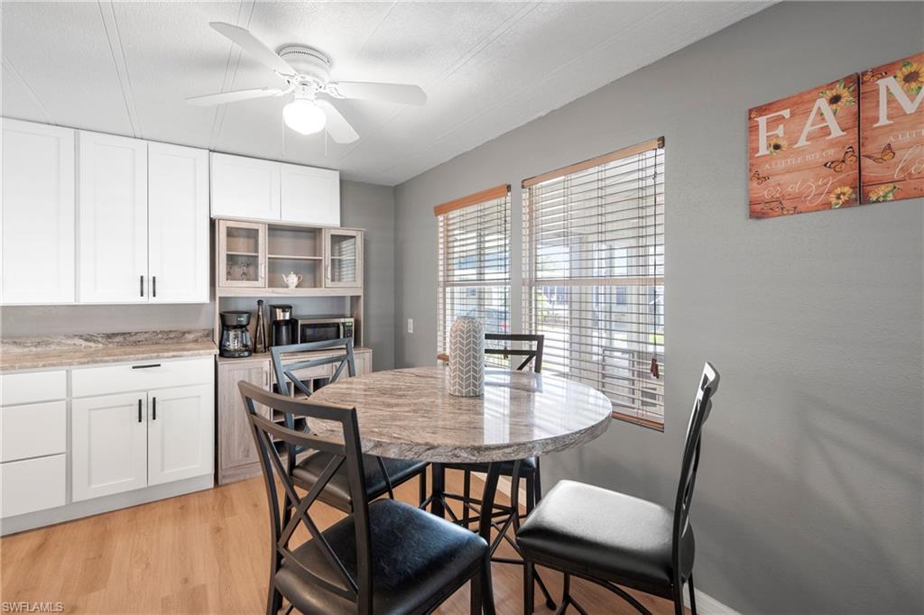 COACHLIGHT MANOR MOBILE HOME - Residential