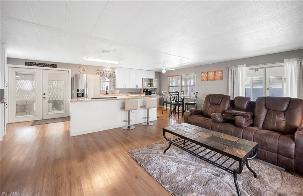 COACHLIGHT MANOR MOBILE HOME - Residential