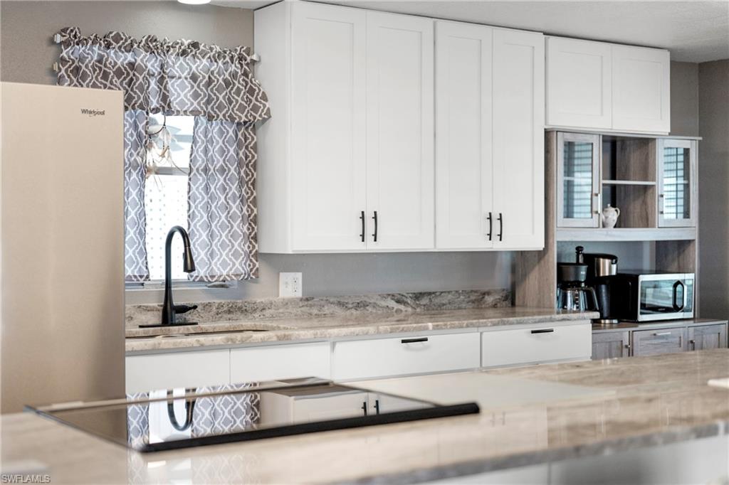 COACHLIGHT MANOR MOBILE HOME - Residential