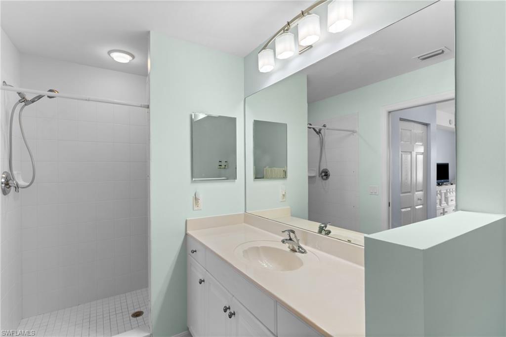 BRITANNIA IV - Residential