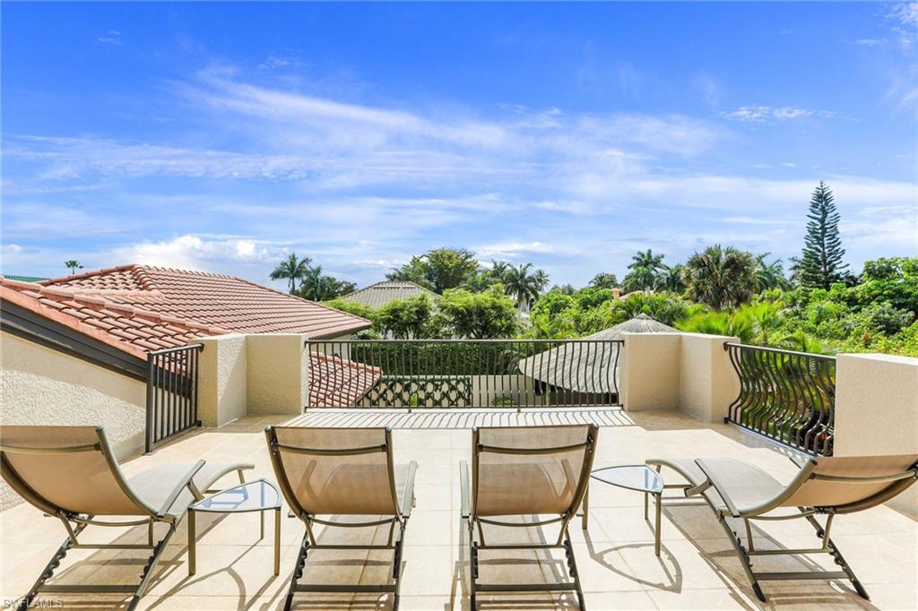 MOORINGS - Residential