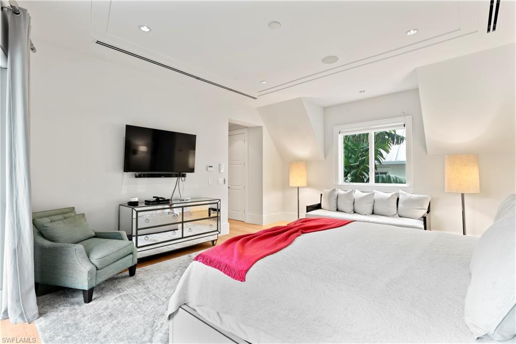 OLDE NAPLES - Residential Lease