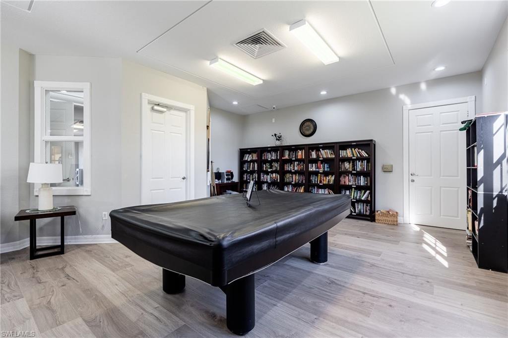 VAN LOON COMMONS - Residential