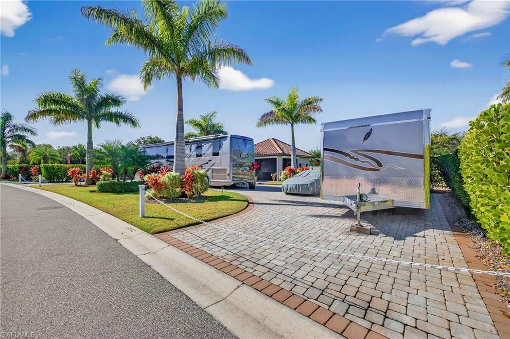 GOLDEN PALMS LUXURY MOTORCOACH RESORT - Land