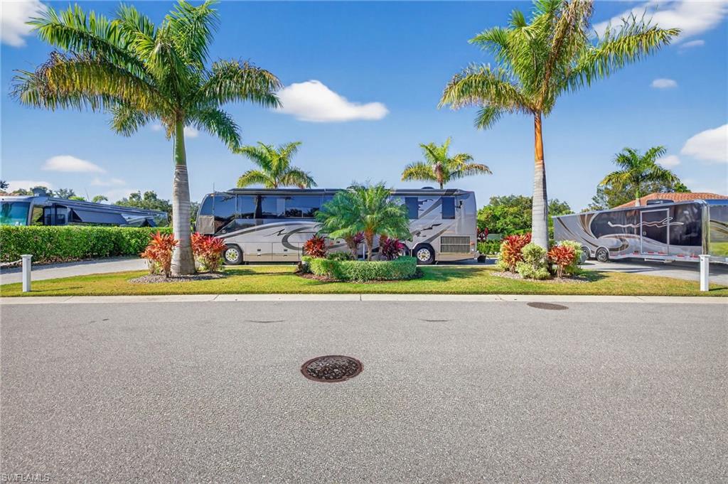 GOLDEN PALMS LUXURY MOTORCOACH RESORT - Land