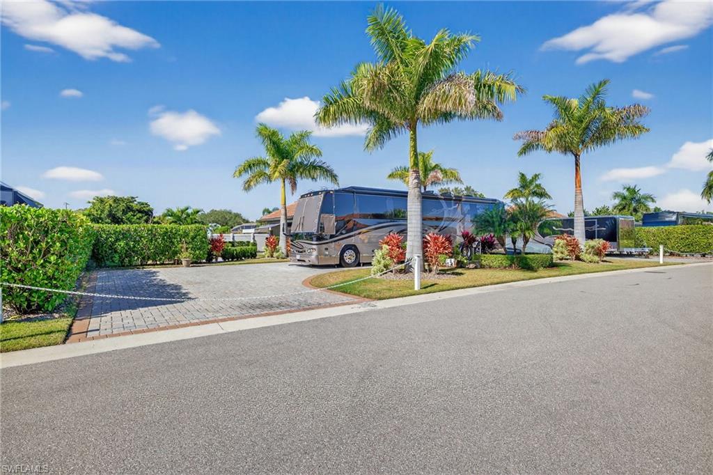 GOLDEN PALMS LUXURY MOTORCOACH RESORT - Land