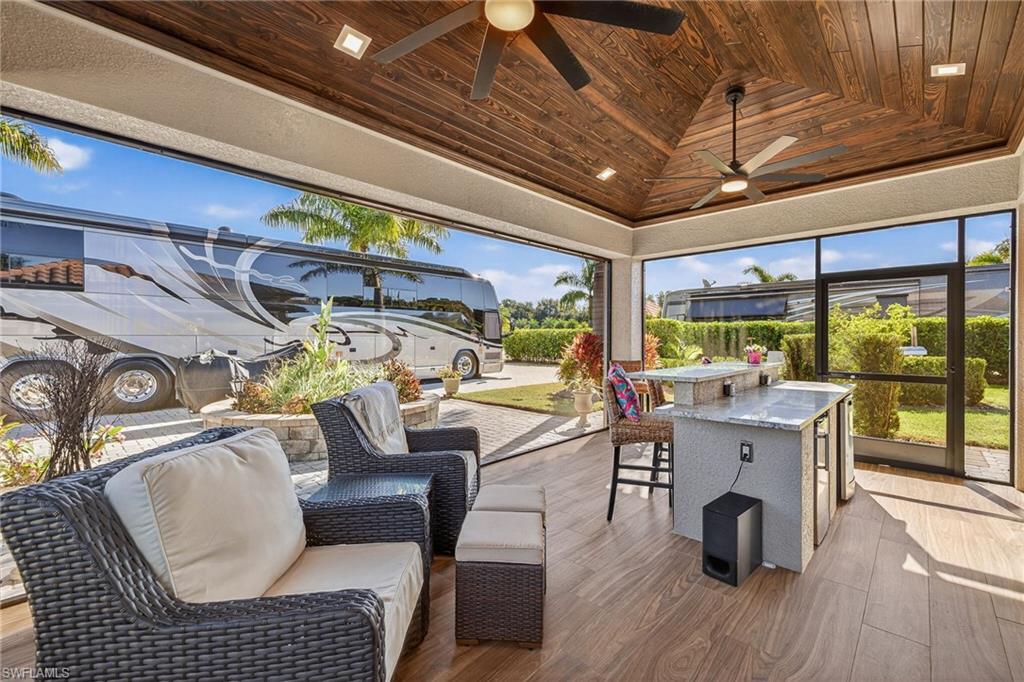 GOLDEN PALMS LUXURY MOTORCOACH RESORT - Land