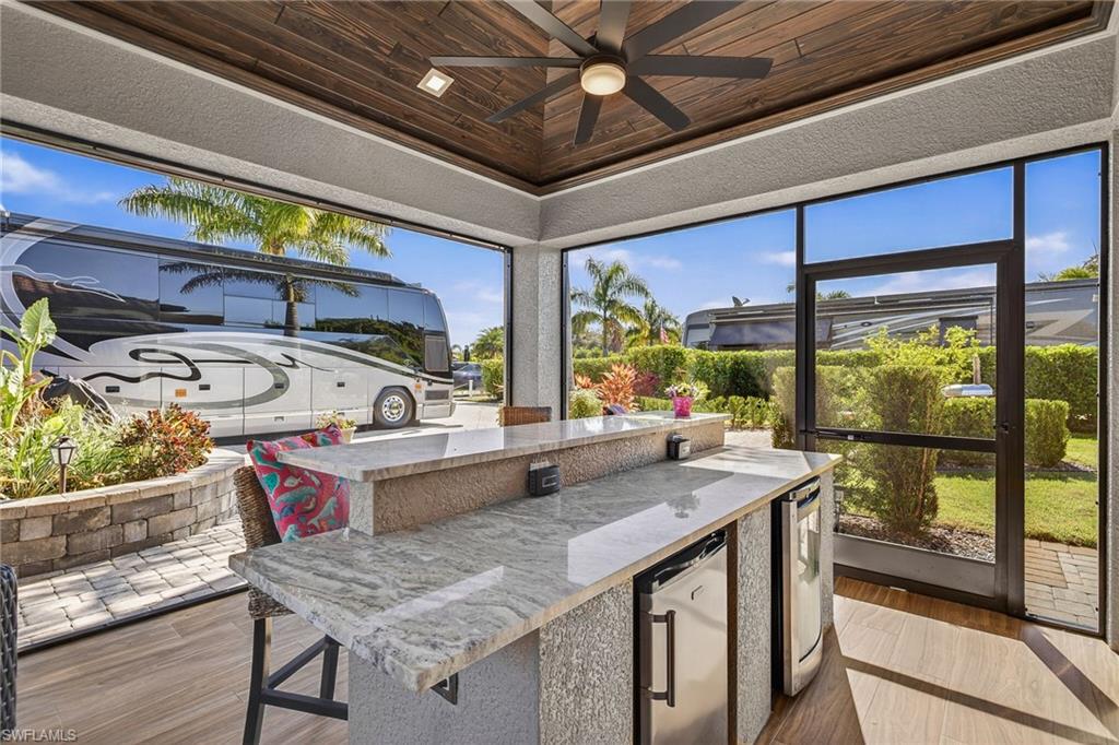 GOLDEN PALMS LUXURY MOTORCOACH RESORT - Land