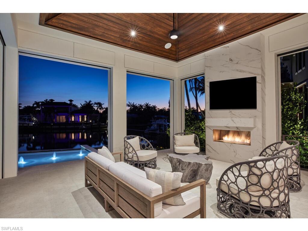 AQUALANE SHORES - Residential