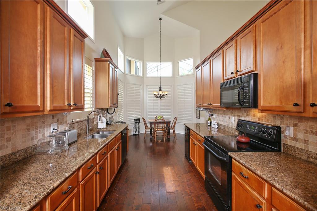 SATURNIA LAKES - Residential