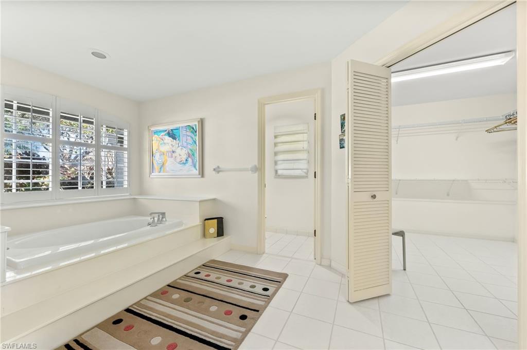 LONGSHORE LAKE - Residential