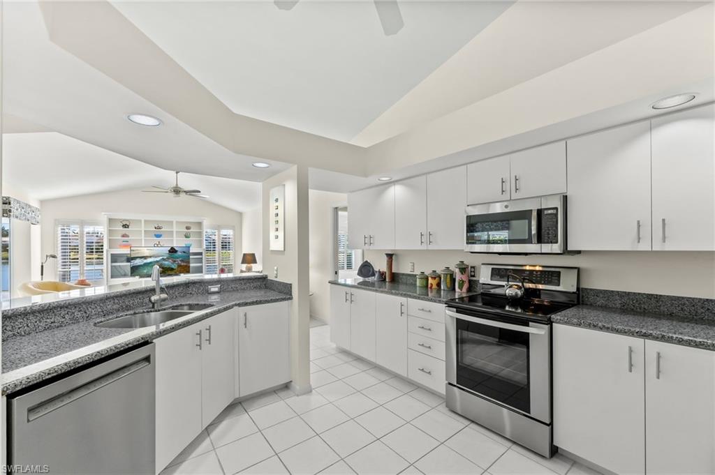 LONGSHORE LAKE - Residential