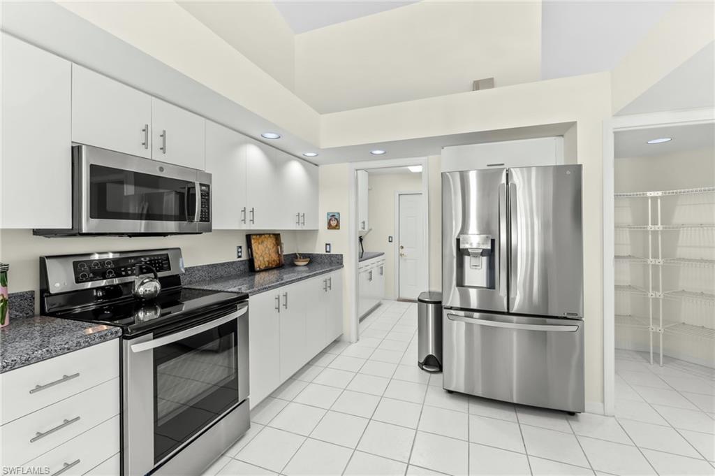 LONGSHORE LAKE - Residential