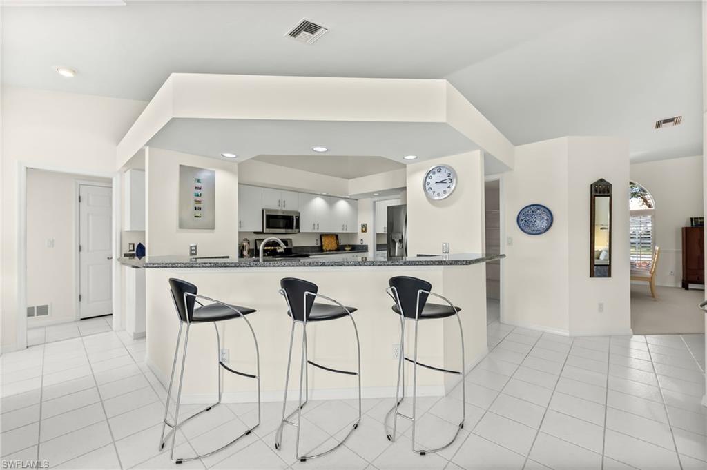 LONGSHORE LAKE - Residential