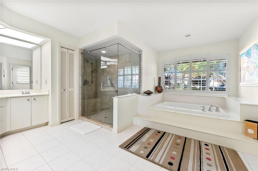 LONGSHORE LAKE - Residential