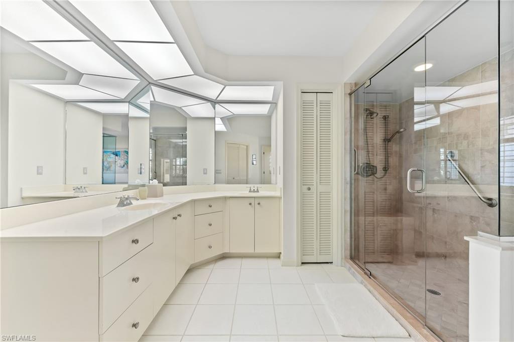 LONGSHORE LAKE - Residential