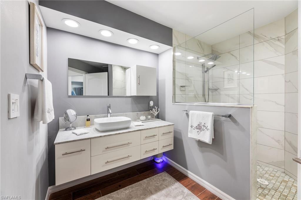 BERMUDA CAYS - Residential