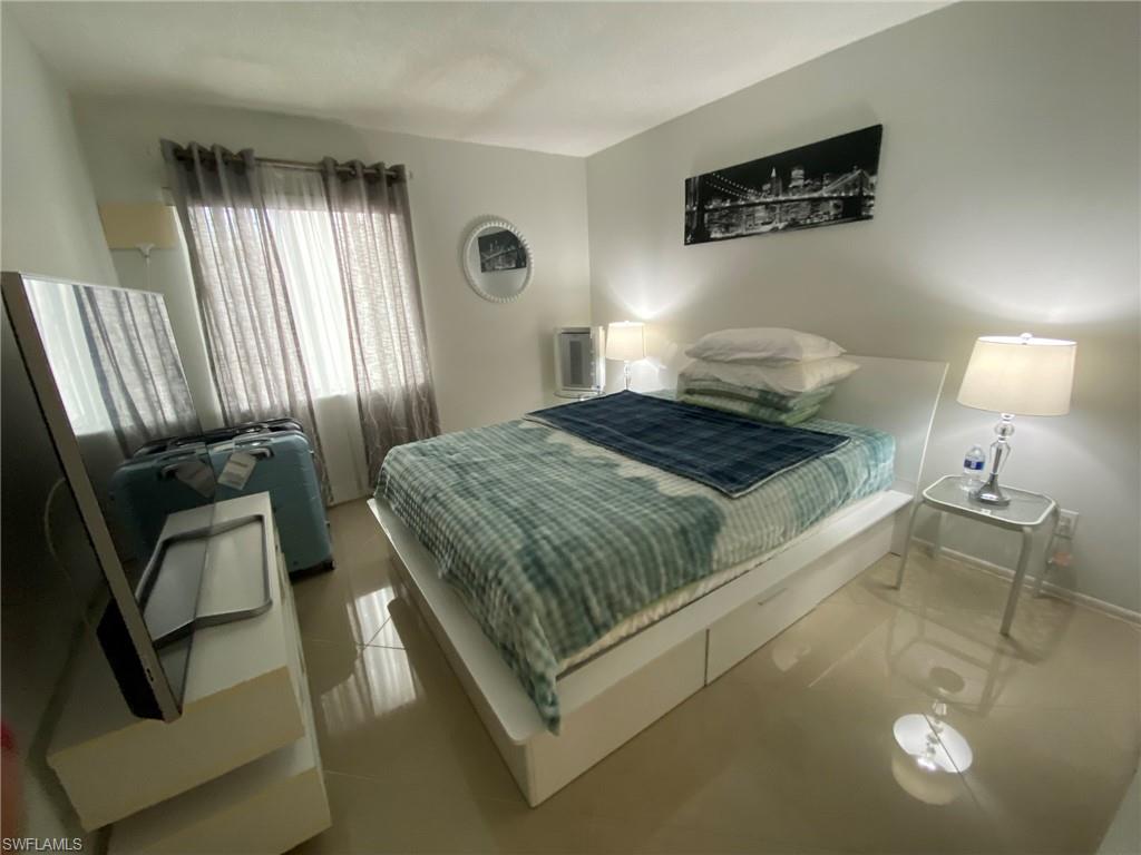 TOWERS CONDO - Residential