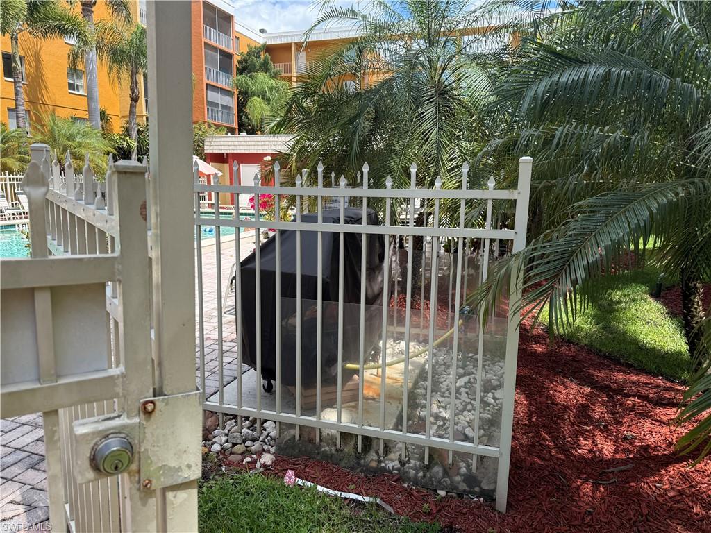 TOWERS CONDO - Residential