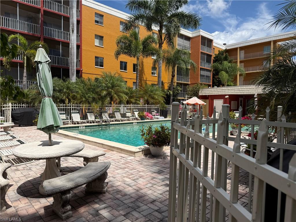 TOWERS CONDO - Residential