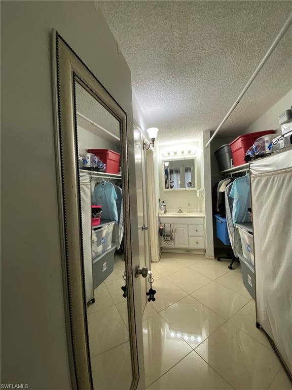 TOWERS CONDO - Residential