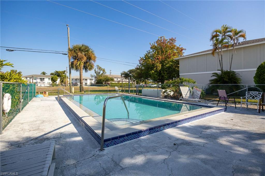 CAVENDISH SQUARE CONDO - Residential