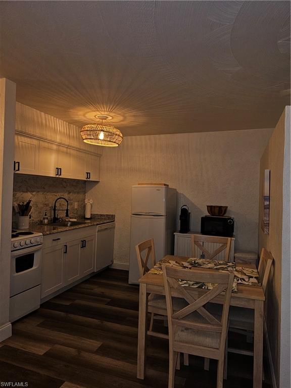 SUNNY TRAIL HEIGHTS - Residential Lease