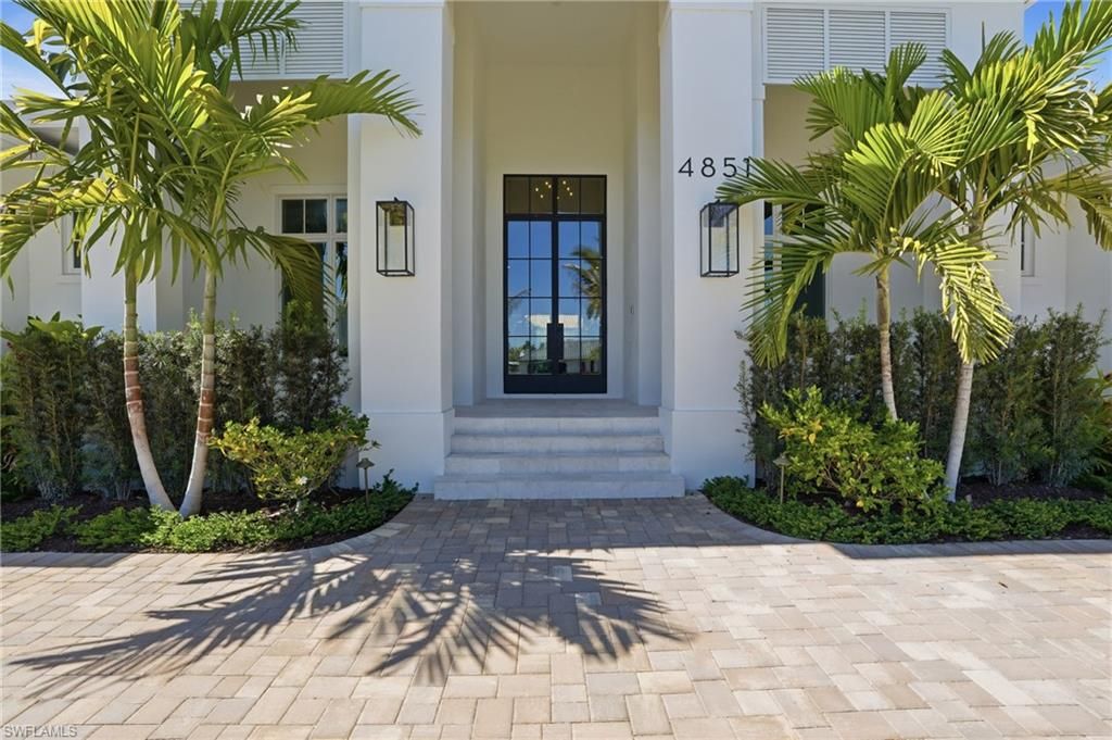 Photo of 4851 Crayton RD, NAPLES, FL 34103 (MLS # 225083050)