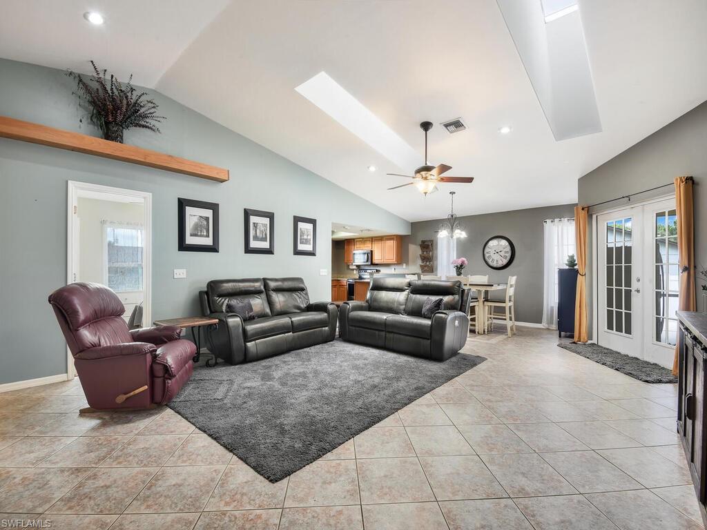 SAN CARLOS PARK - Residential