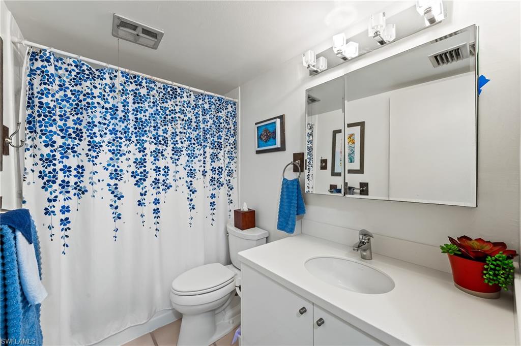 COUNTRY CLUB MANOR - Residential