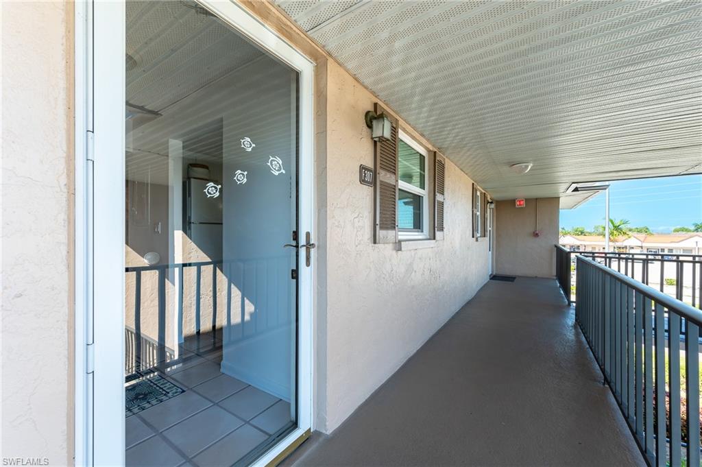 COUNTRY CLUB MANOR - Residential