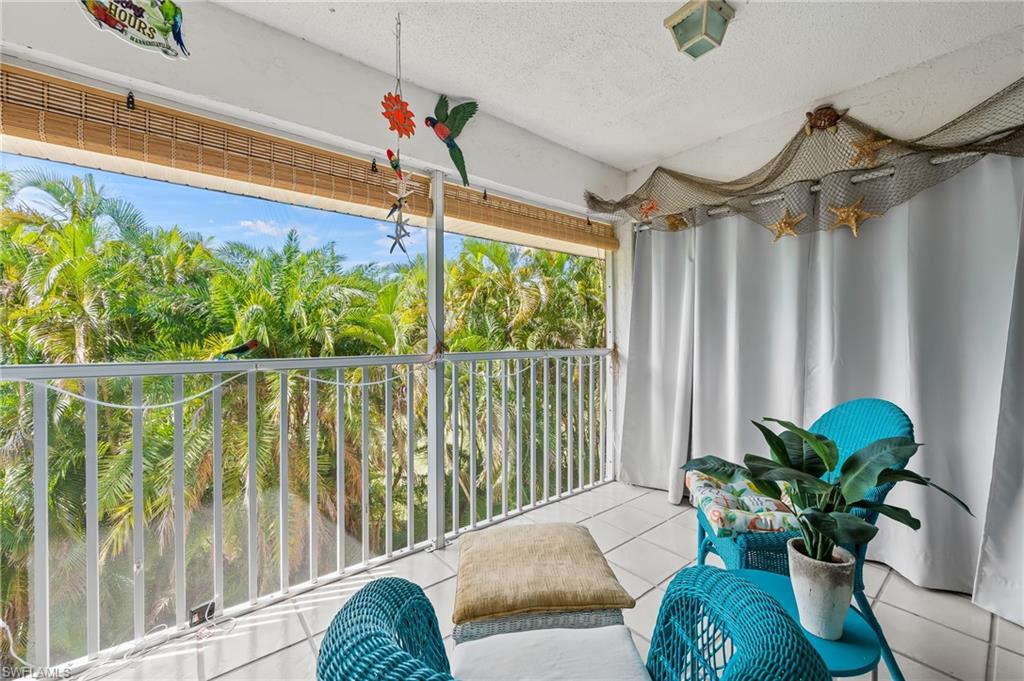 COUNTRY CLUB MANOR - Residential