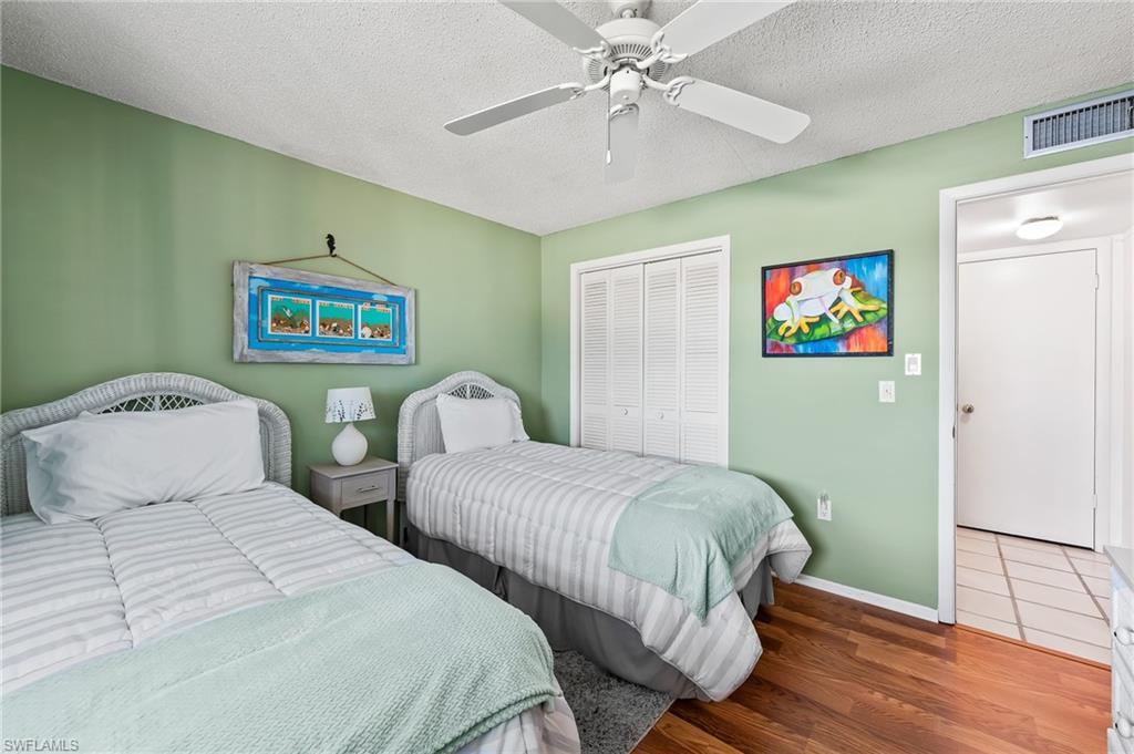 COUNTRY CLUB MANOR - Residential