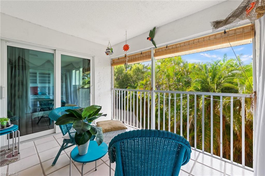 COUNTRY CLUB MANOR - Residential