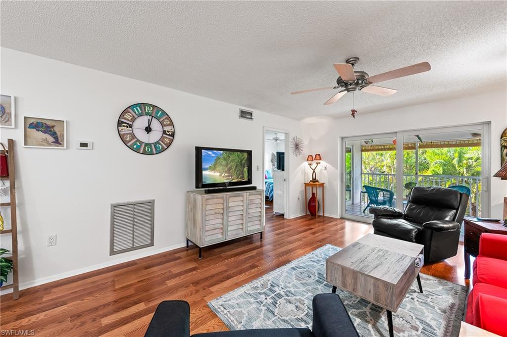 COUNTRY CLUB MANOR - Residential