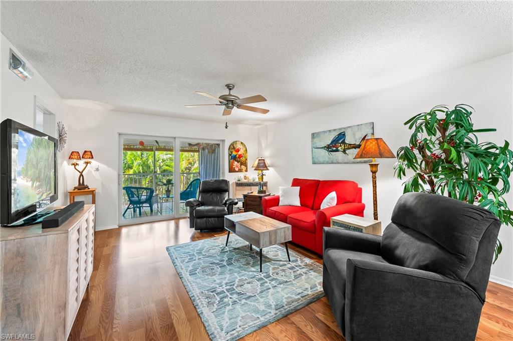 COUNTRY CLUB MANOR - Residential