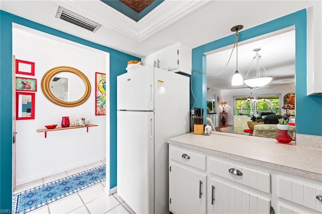 COUNTRY CLUB MANOR - Residential