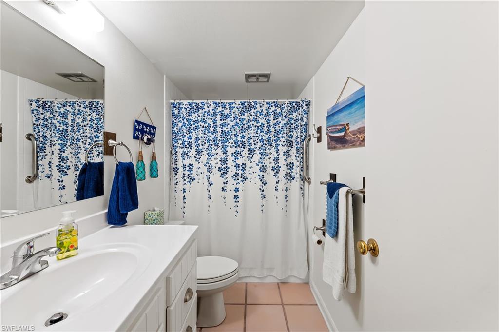 COUNTRY CLUB MANOR - Residential