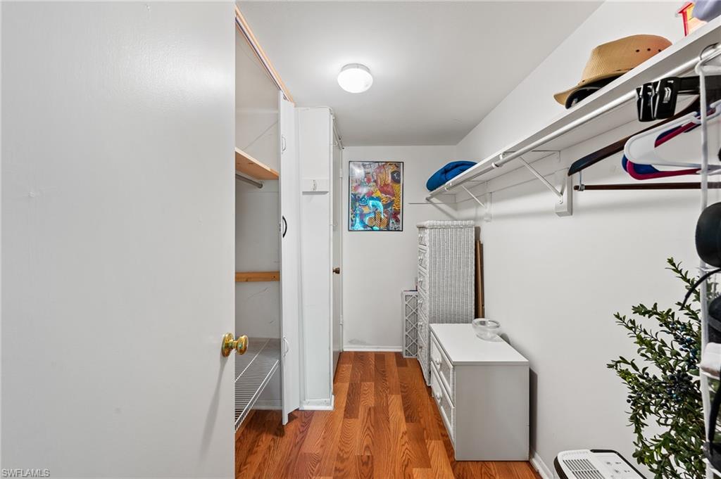 COUNTRY CLUB MANOR - Residential