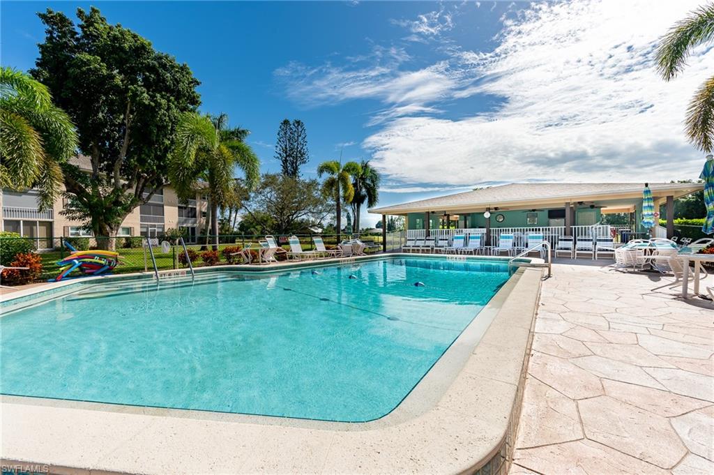 COUNTRY CLUB MANOR - Residential