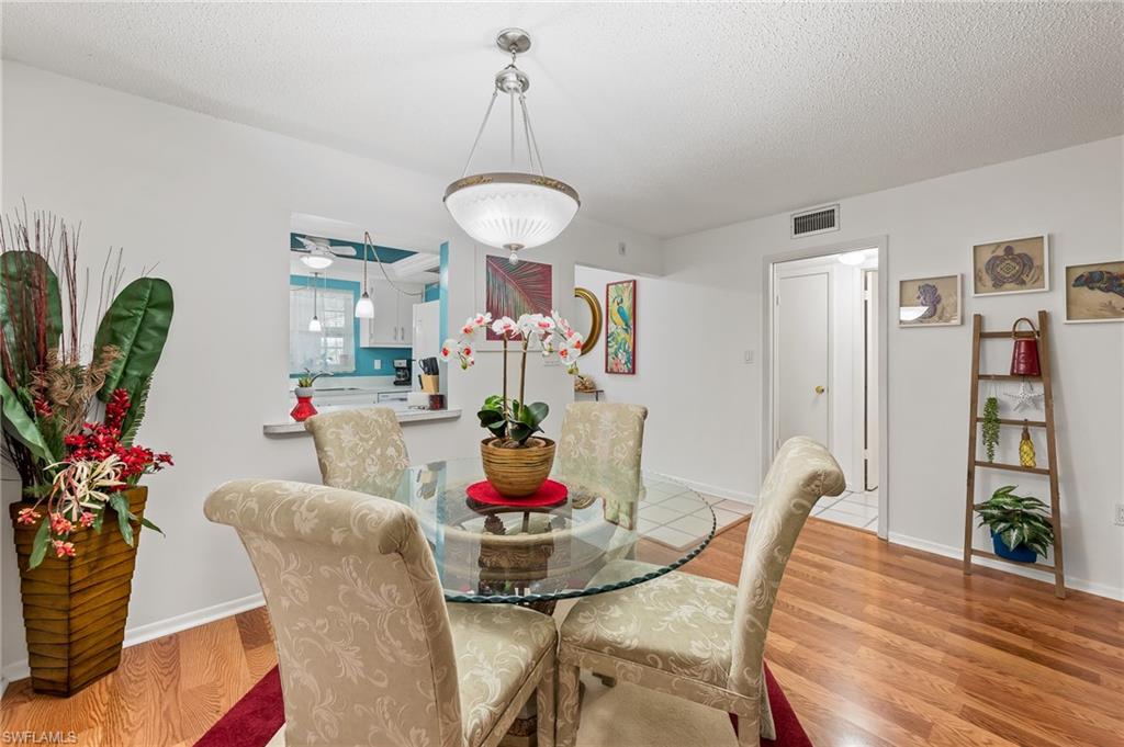 COUNTRY CLUB MANOR - Residential