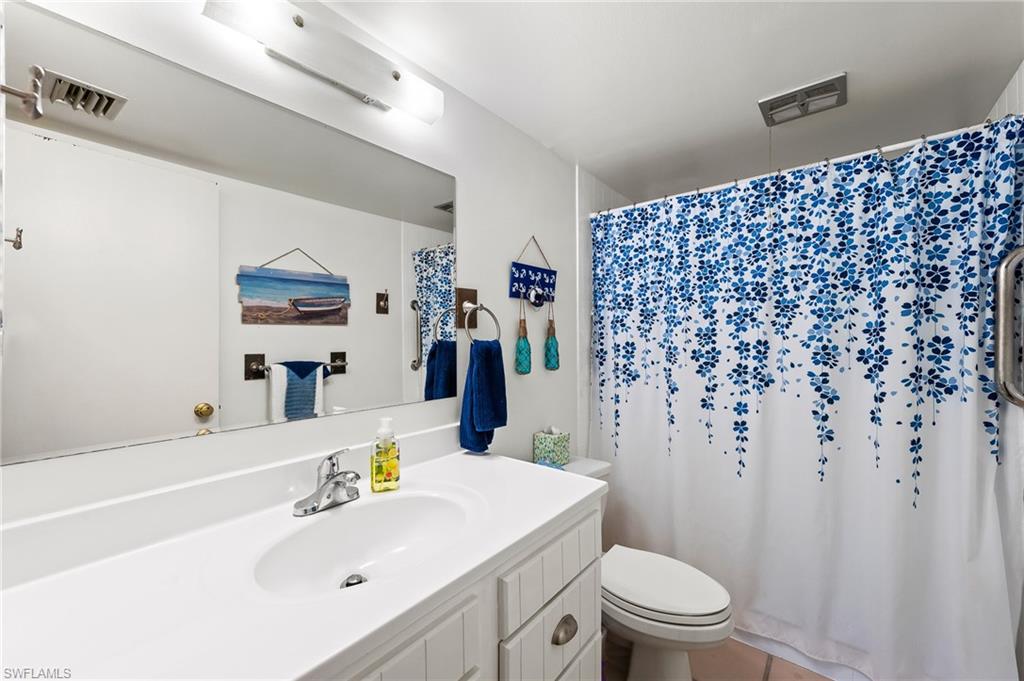 COUNTRY CLUB MANOR - Residential