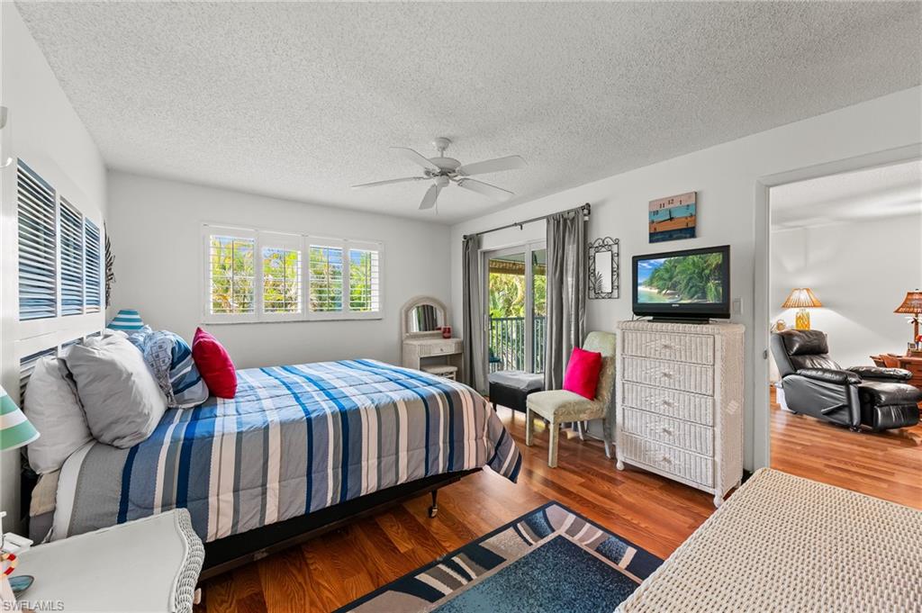 COUNTRY CLUB MANOR - Residential