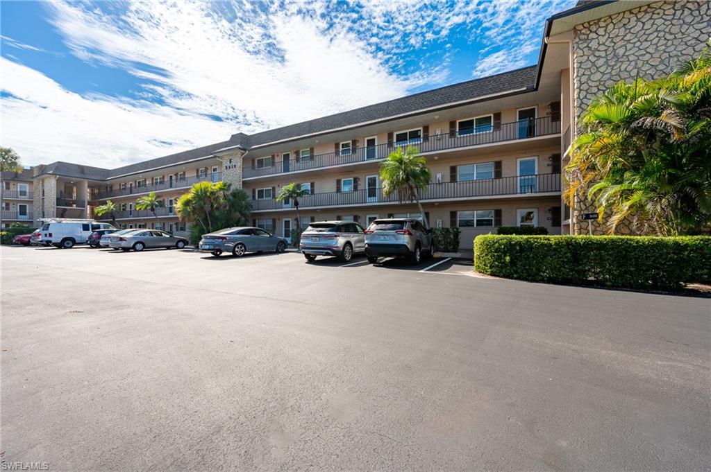 COUNTRY CLUB MANOR - Residential