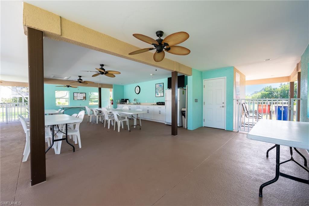 COUNTRY CLUB MANOR - Residential